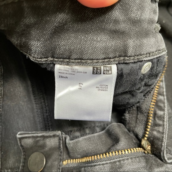 Uniqlo Skinny Jeans. Faded black, distressed. Size 23 - Picture 6 of 7